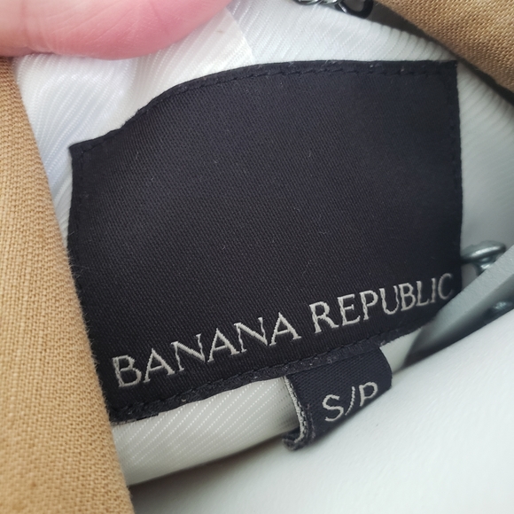 Banana Republic Linen Trenchcoat | Size Small |  Lined  |  Camel Color - Picture 2 of 5